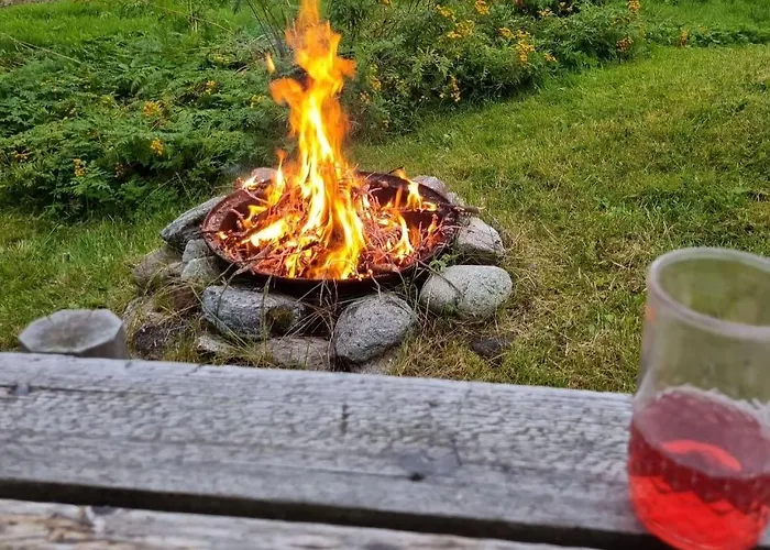 Warm And Cozy Cottage, Great Location