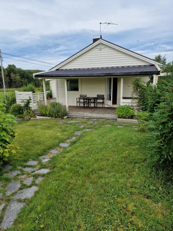 Warm And Cozy Cottage, Great Location Kvaloya